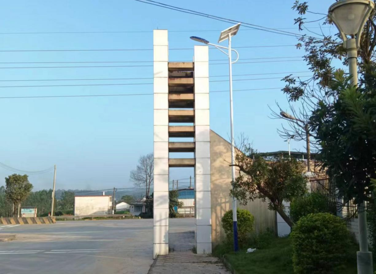 廣東清遠(yuǎn)佛岡縣逕頭鎮(zhèn)11個村居鄉(xiāng)道安裝太陽能路燈照亮村民出行路---豐朗光電