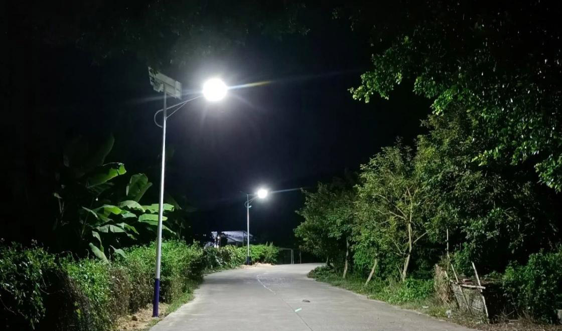 廣東江門(mén)鶴山市雅瑤鎮(zhèn)實(shí)現(xiàn)道路亮化全覆蓋---豐朗光電