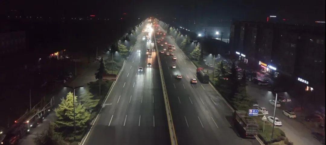 山西運(yùn)城鹽湖高新區(qū)道路路燈“亮化”升級(jí)點(diǎn)亮市民出行路---豐朗光電