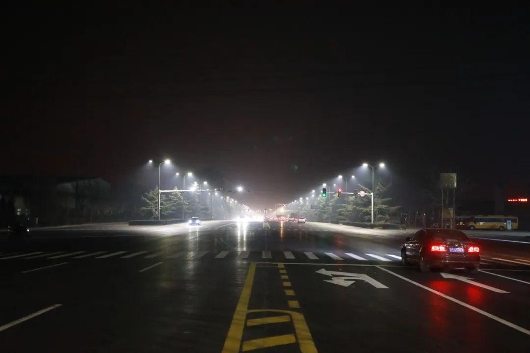 山西運(yùn)城鹽湖高新區(qū)道路路燈“亮化”升級(jí)點(diǎn)亮市民出行路---豐朗光電