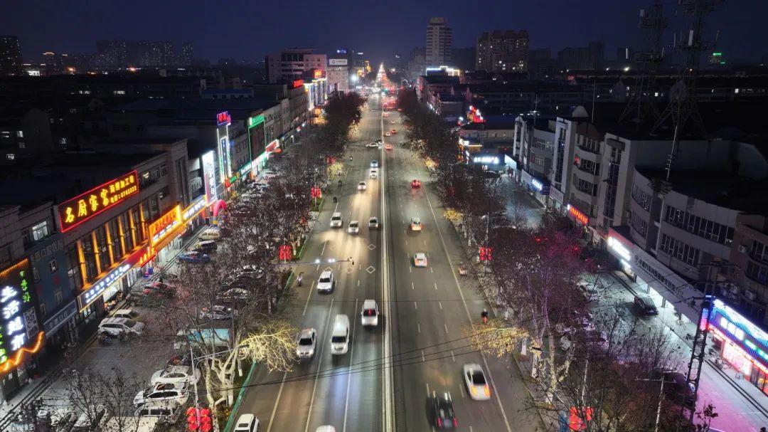 山東煙臺龍口市智慧路燈照亮市民夜行路-豐朗光電